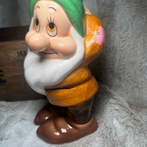 Disney Bashful Dwarf Snow White Ceramic Figurine Figure Green Hat Vintage - Picture 4 of 11